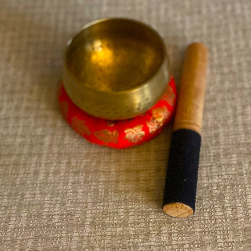 Superb B Crown Chakra bowl. Tibetan singing bowl. 5 inch.